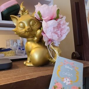 Aristocrats gold cat figurine
